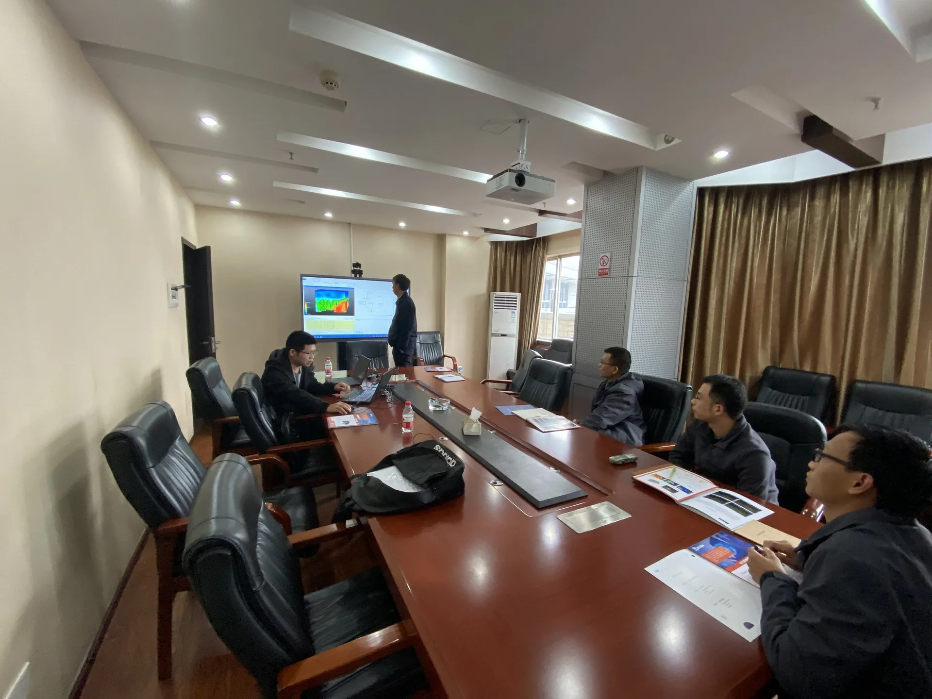 优土优木与长勘所开展关于EVS软件在物探行业应用的技术交流
